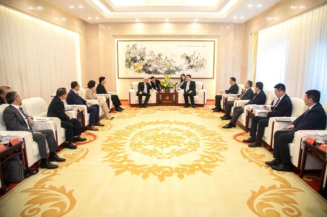 Man Shengang Met with Representatives of Global Partners Specially Invited by Shandong Heavy Industry Group at the Fifth Multinationals Summit